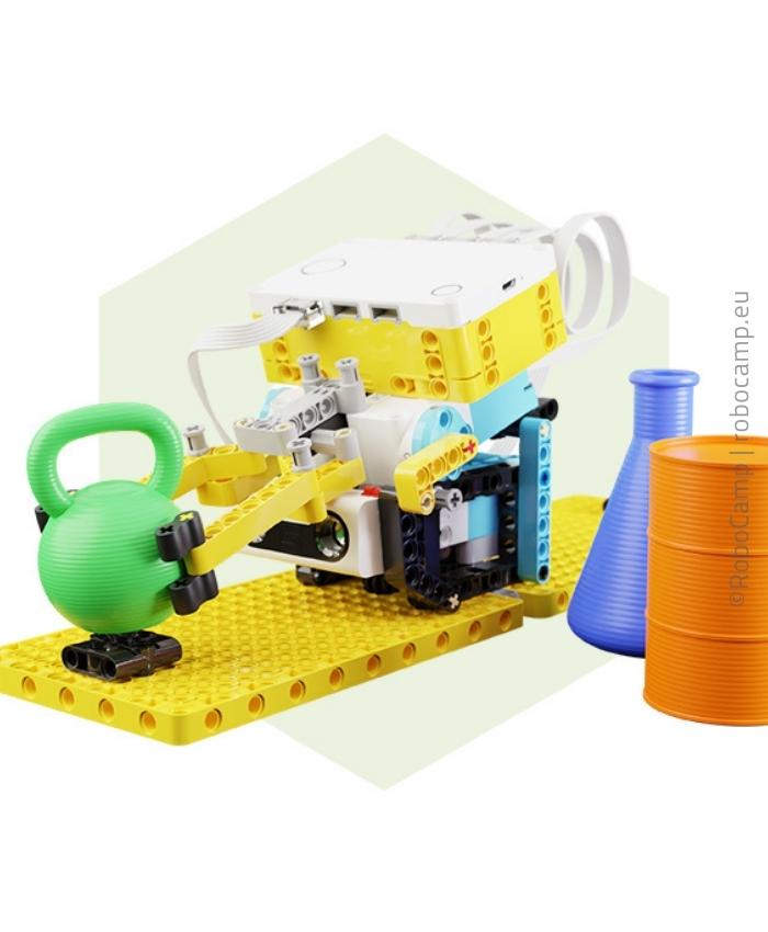 Robot RoboCamp z klocków LEGO z wydrukowanymi akcesoriami