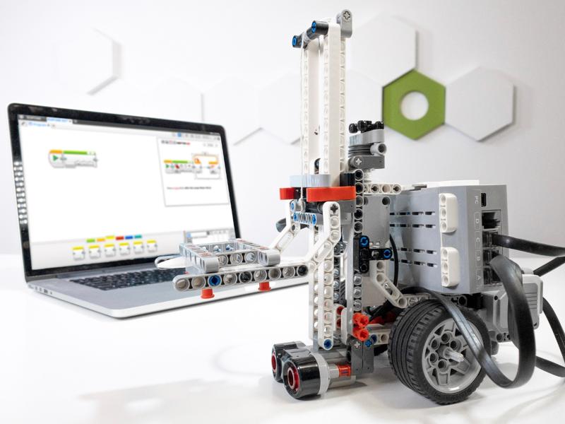 Robotyka w edukacji: Programowanie robotów LEGO MINDSTORMS EV3 w języku EV3 Lab