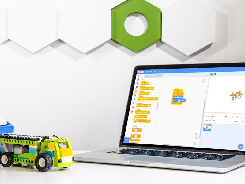 Robotyka w edukacji: Programowanie robotów WeDo 2.0 w języku Scratch 3